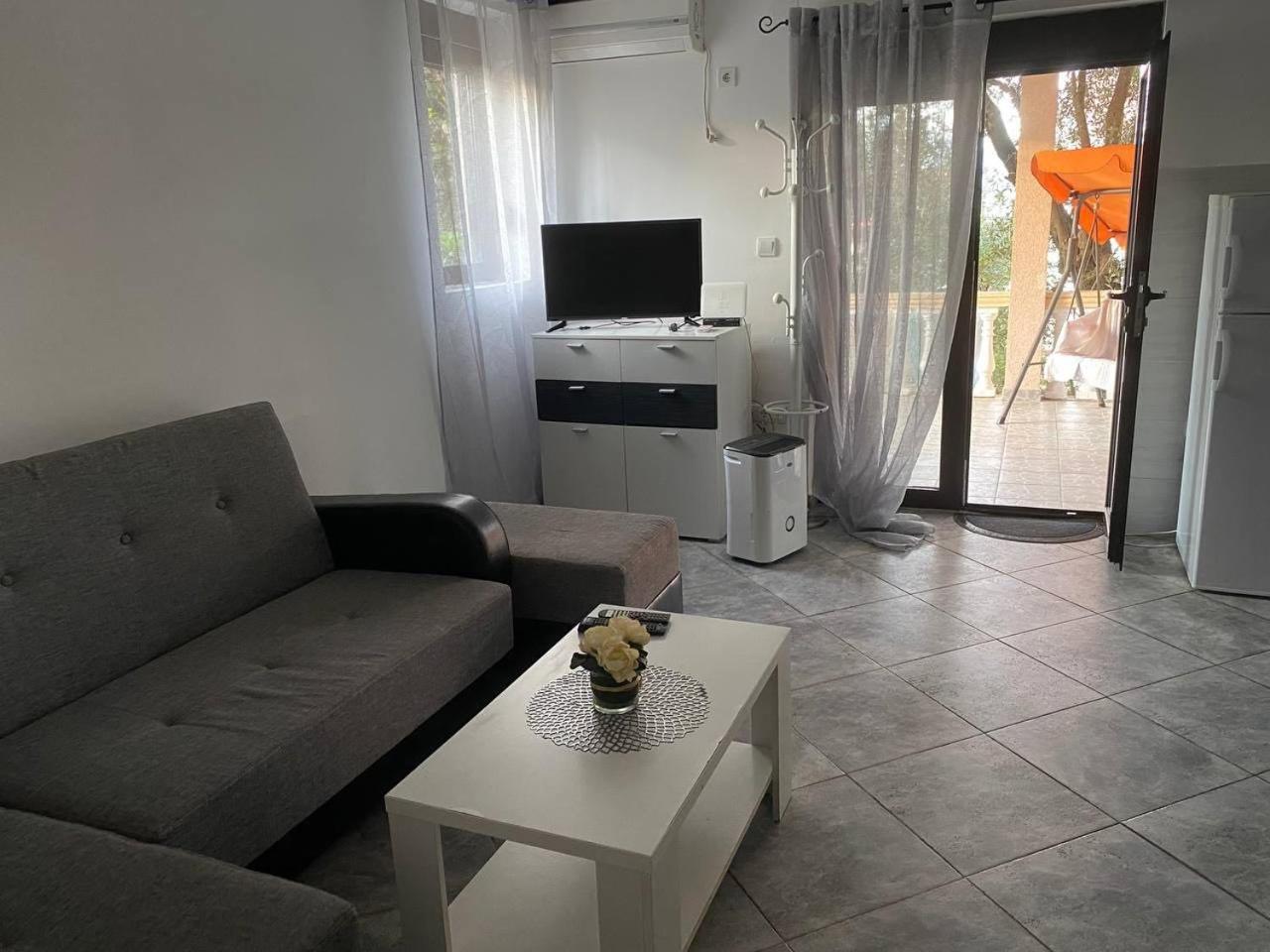 Apartments Arina Krasići Bagian luar foto