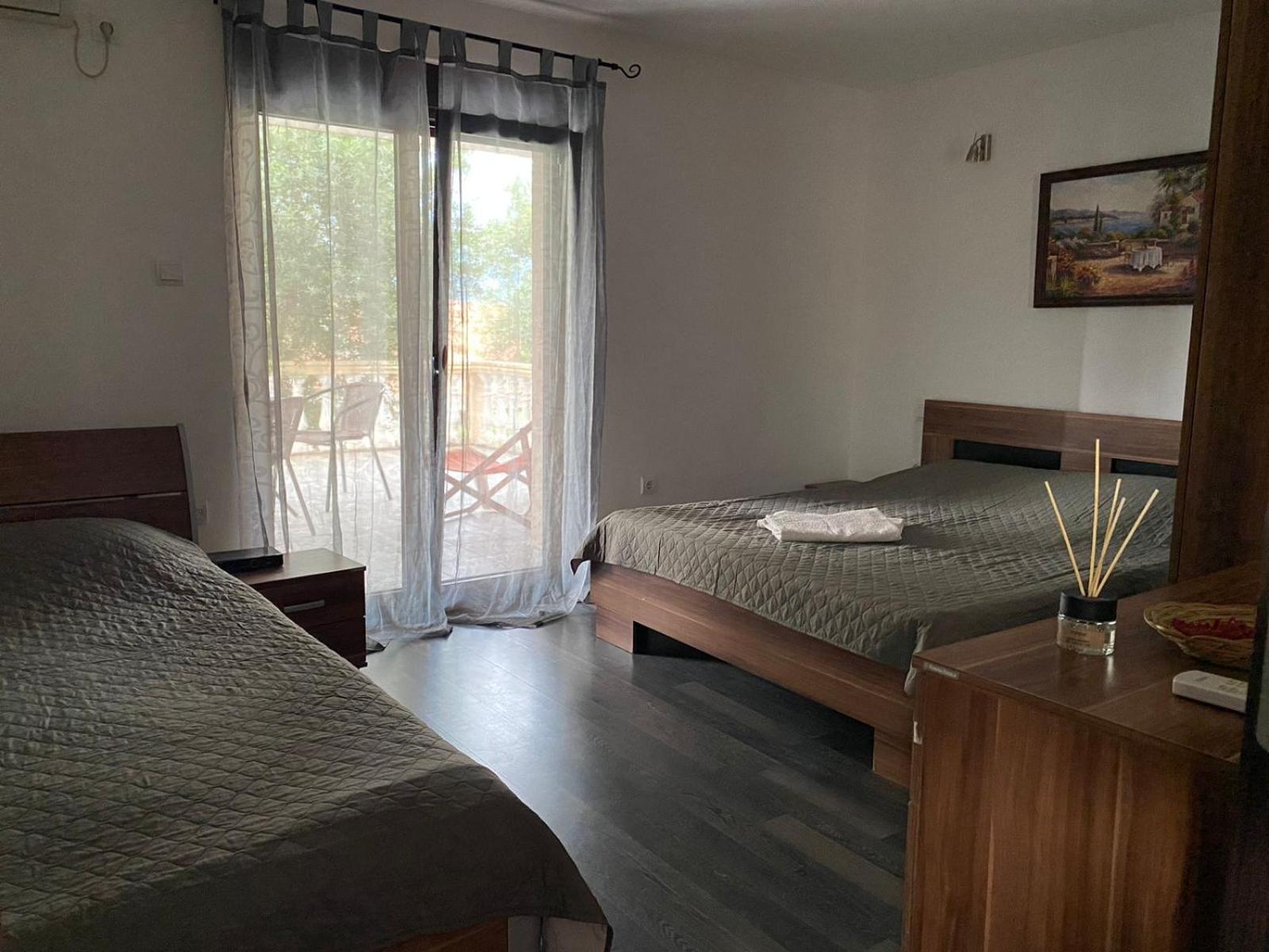 Apartments Arina Krasići Bagian luar foto