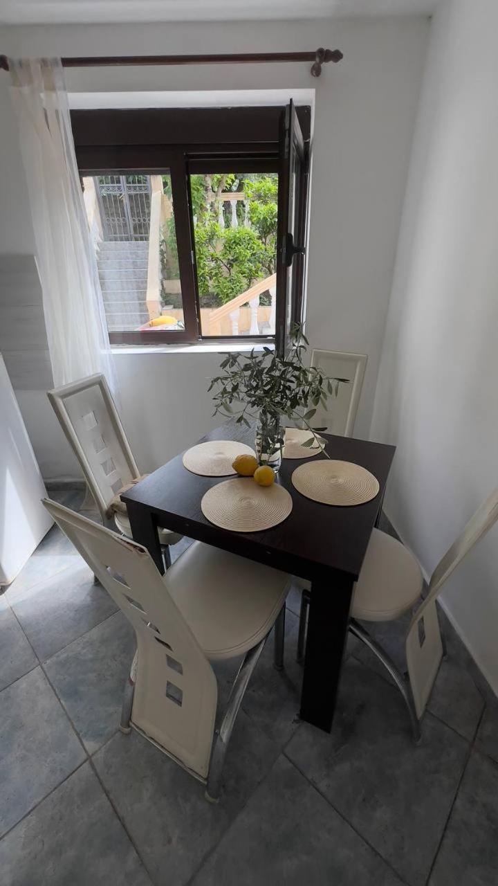 Apartments Arina Krasići Bagian luar foto