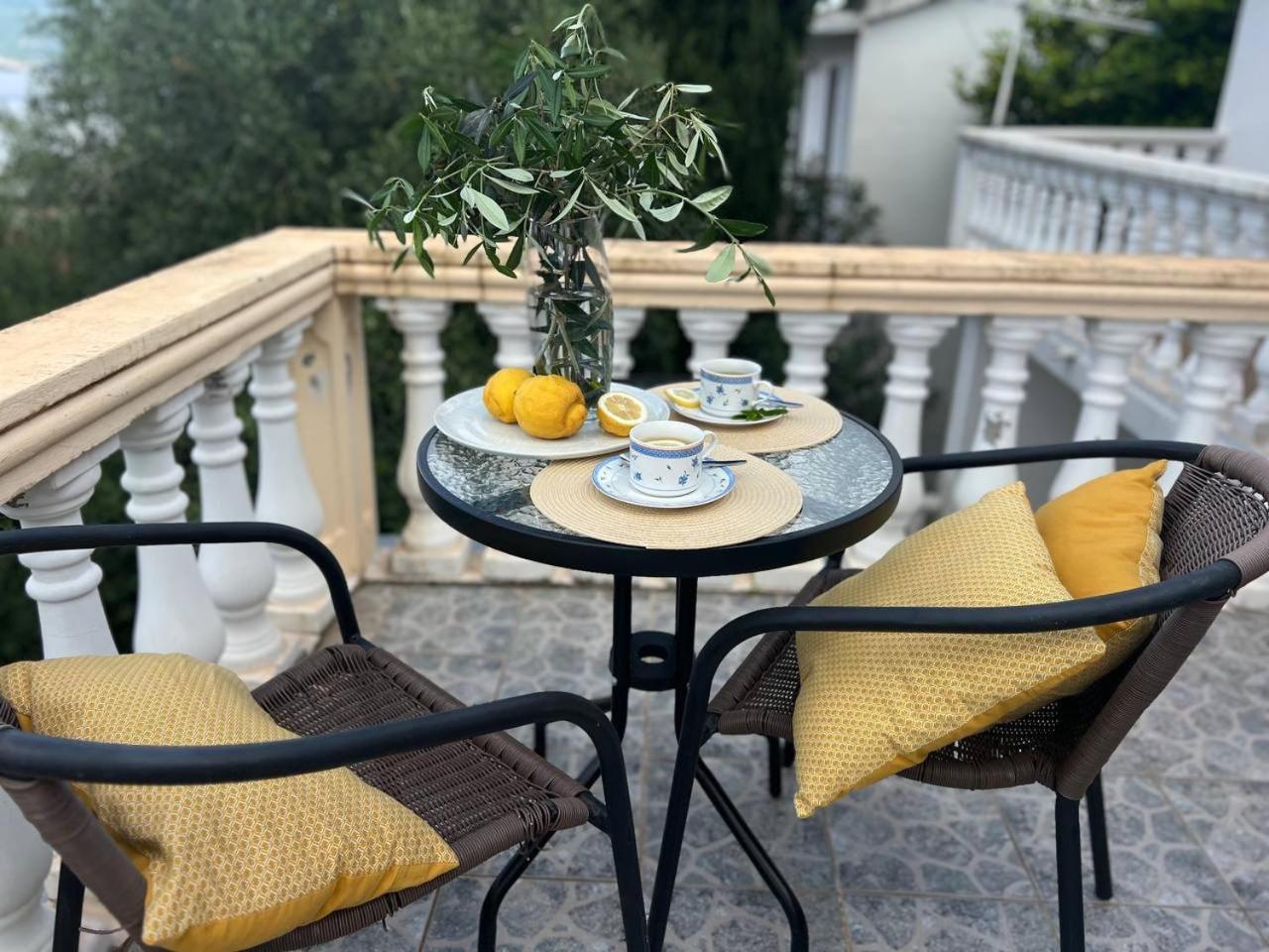 Apartments Arina Krasići Bagian luar foto