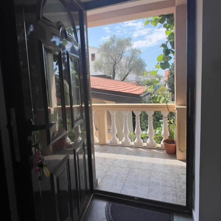 Apartments Arina Krasići Bagian luar foto