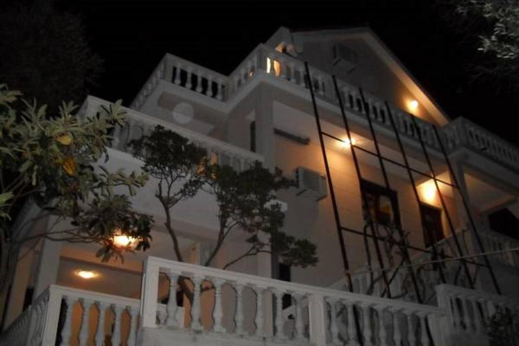 Apartments Arina Krasići Bagian luar foto