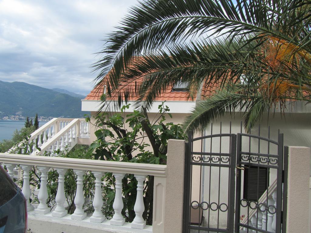 Apartments Arina Krasići Bagian luar foto